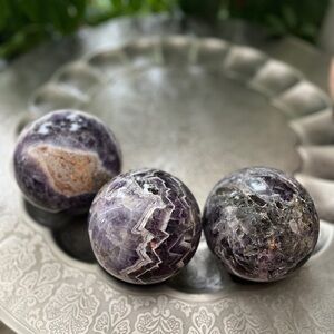 Chevron Amethest Sphere